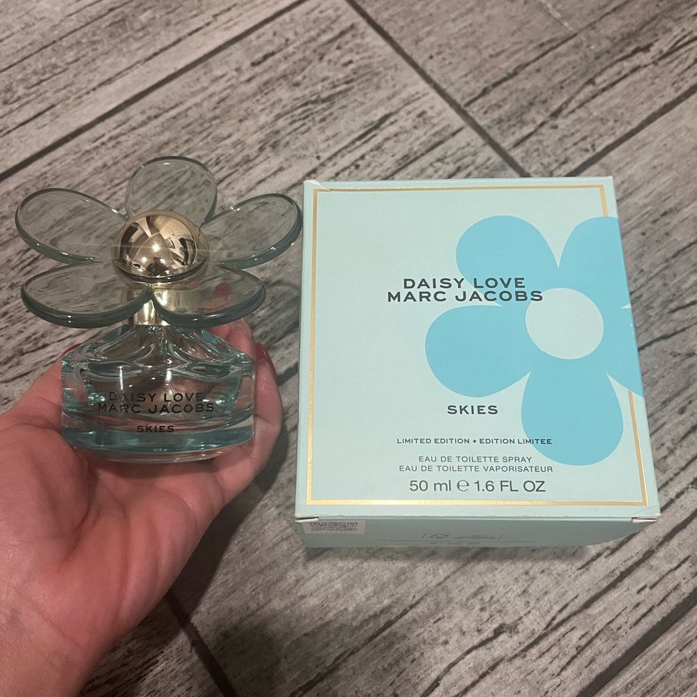 Marc Jacobs Daisy Love Skies perfume